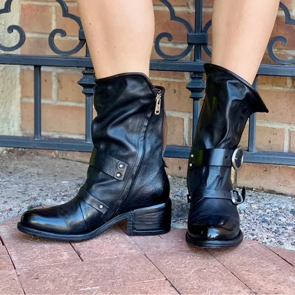 Women's Black Leather Boots - Picture 13 of 14